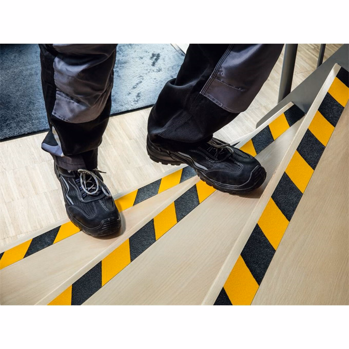 Csúszásgátló szalag DURABLE Duraline 50mmx15m sárga-fekete