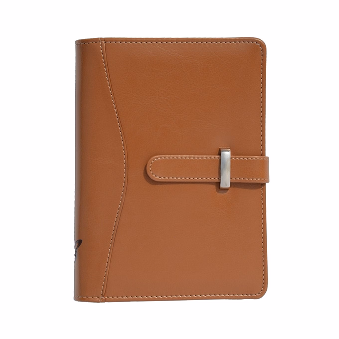 Gyűrűs kalendárium SATURNUS L437 fehér lapos világosbarna műbőr 2026.