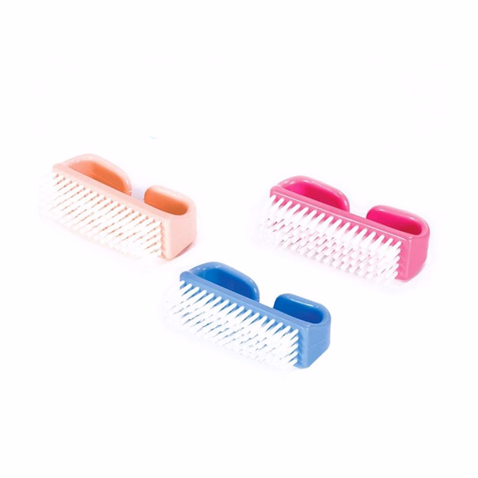 Körömkefe műanyag fogantyúval