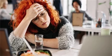 Az ételintolerancia és a csökkenő produktivitás kapcsolata az irodai környezetben